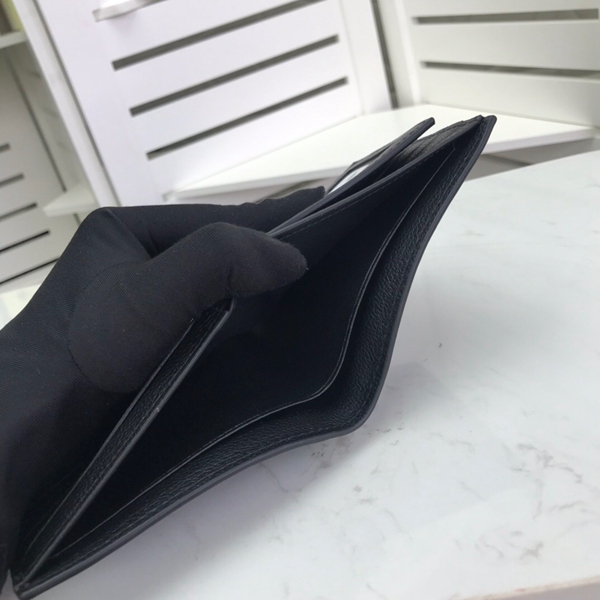 コーチ財布着用イメージ